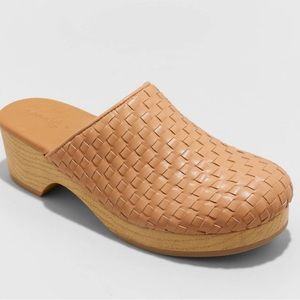 Women's Magnolia Heels - Universal Thread Light Brown Size 6